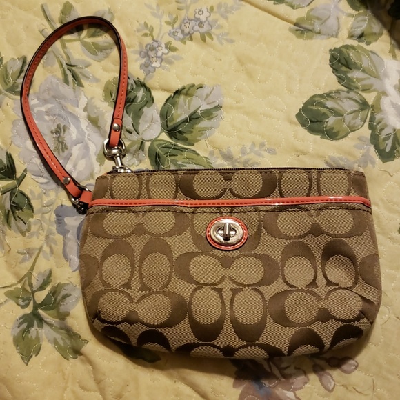 Coach Handbags - Coach wristlet
